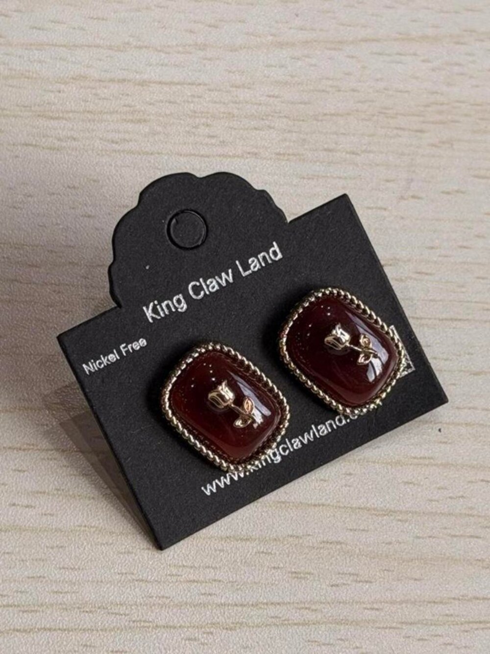 King Claw Land Burgundy Glass Stud Earrings